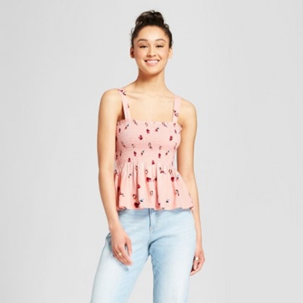 BUY2GET1 MUST BUNDLE ❤ Cute smocked tank top - Picture 1 of 4